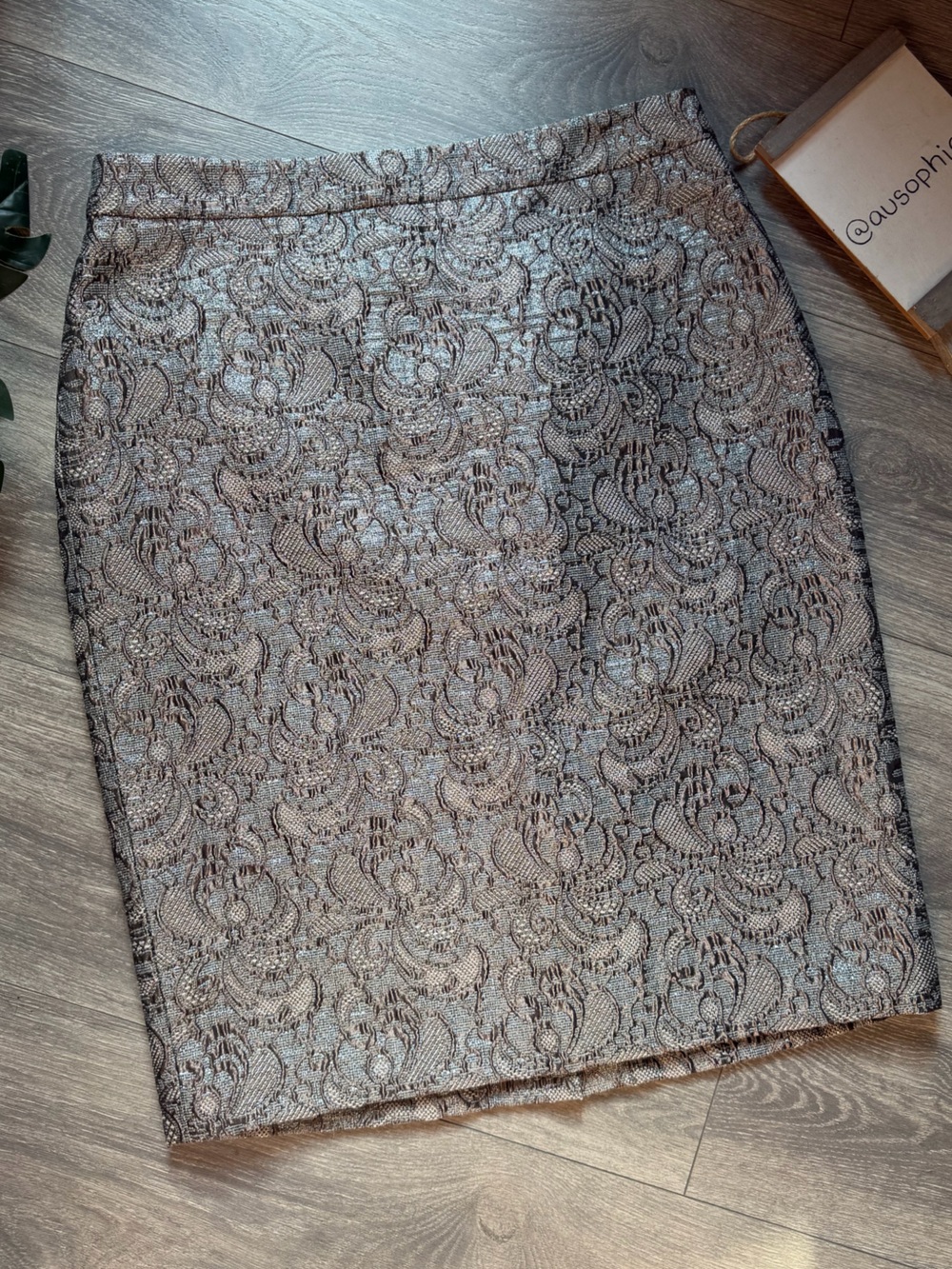 Ann Taylor Grey Silver Taupe Brocade Pencil Skirt. Size 10. NWT!